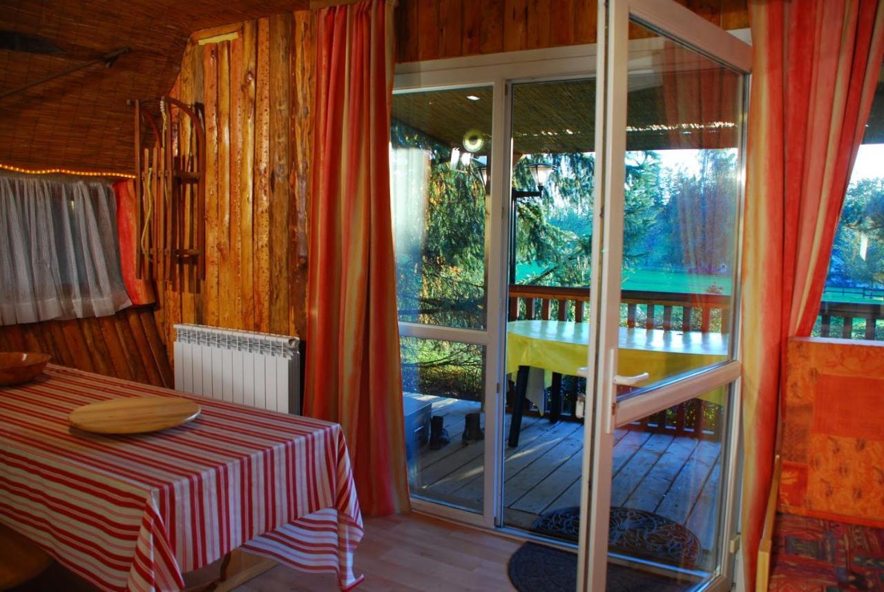 Chalets Des Trois Hetres พลอมบิแอร์ส-เลส์-แบ็งส์ ภายนอก รูปภาพ