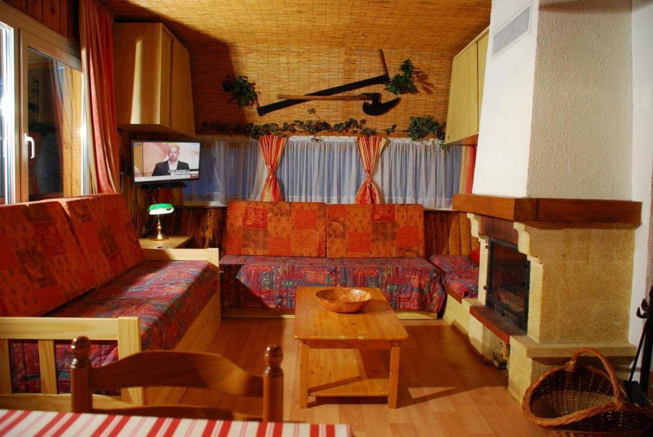 Chalets Des Trois Hetres พลอมบิแอร์ส-เลส์-แบ็งส์ ภายนอก รูปภาพ