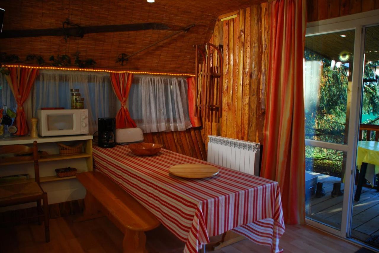 Chalets Des Trois Hetres พลอมบิแอร์ส-เลส์-แบ็งส์ ภายนอก รูปภาพ