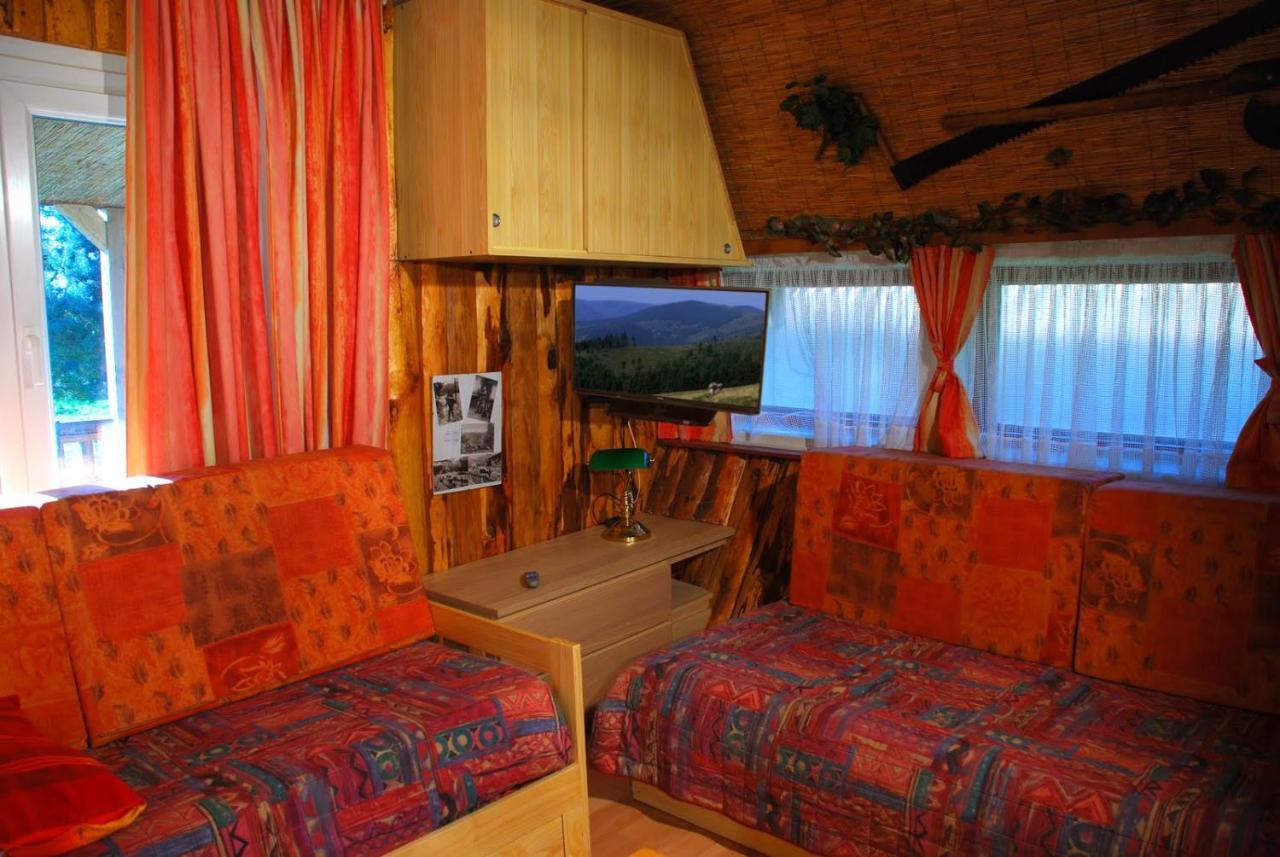 Chalets Des Trois Hetres พลอมบิแอร์ส-เลส์-แบ็งส์ ภายนอก รูปภาพ