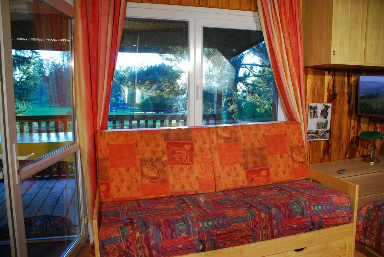Chalets Des Trois Hetres พลอมบิแอร์ส-เลส์-แบ็งส์ ภายนอก รูปภาพ