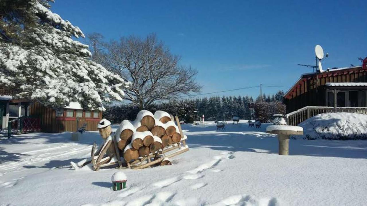 Chalets Des Trois Hetres พลอมบิแอร์ส-เลส์-แบ็งส์ ภายนอก รูปภาพ
